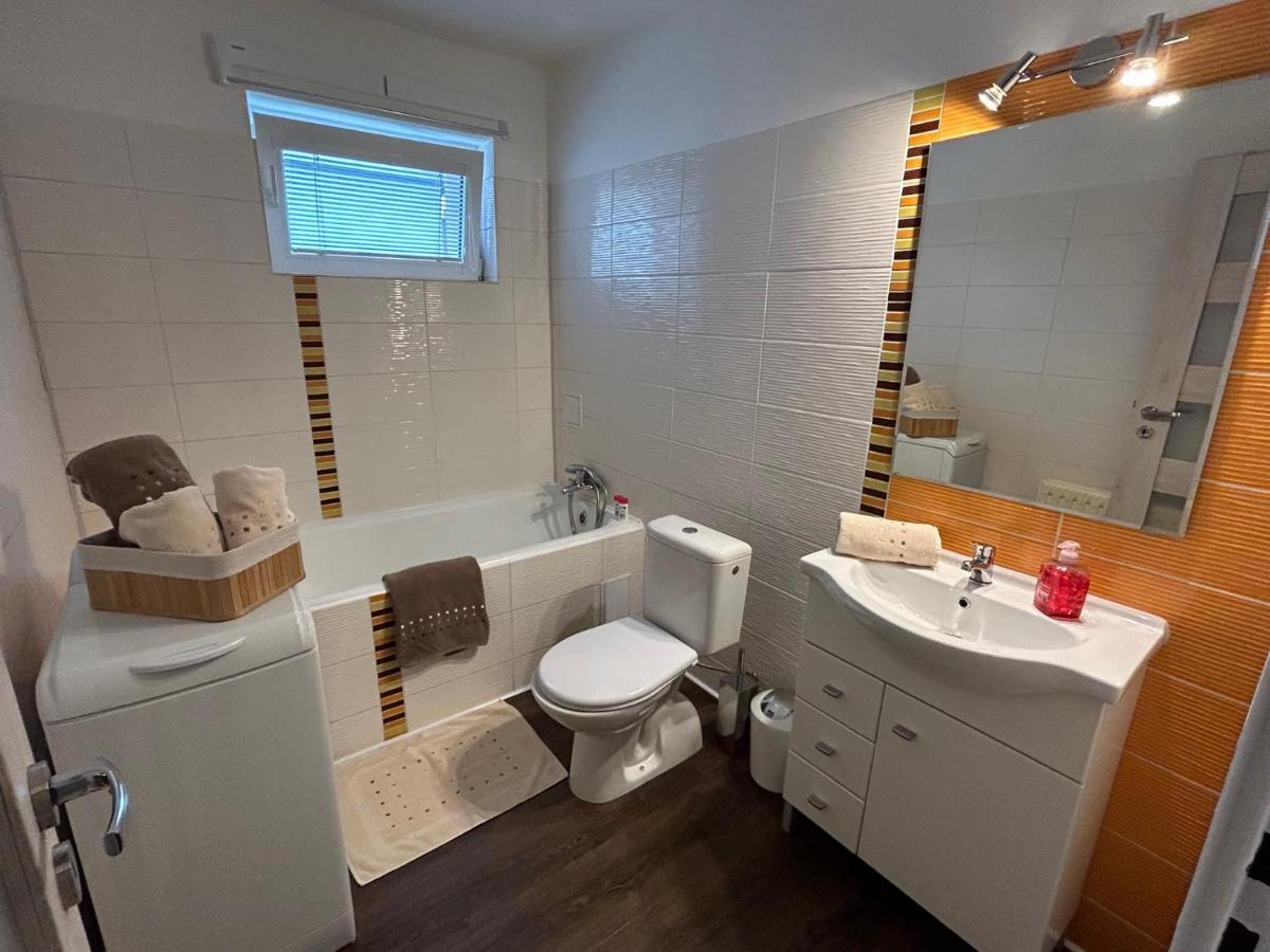 Komfortny Apartman So Zahradou A Sukromnym Parkoviskom-Nonstop Check-In Banska Bystrica Exterior photo